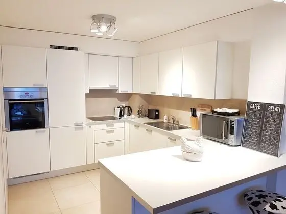 Montreux Lake View Apartments City Centre - Mutfak
