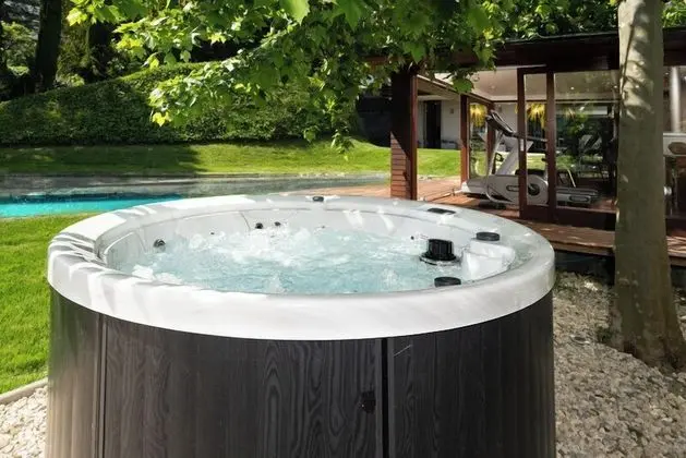 Montreux Rotana Villa - Havuz