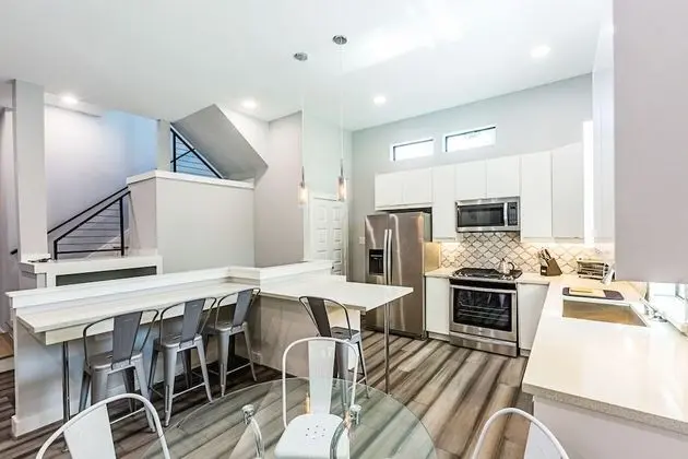 Montrose Guesthouse Suites - Mutfak
