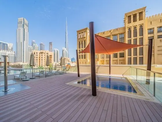Monty - Art-inspired apartment amidst Downtown Dubai