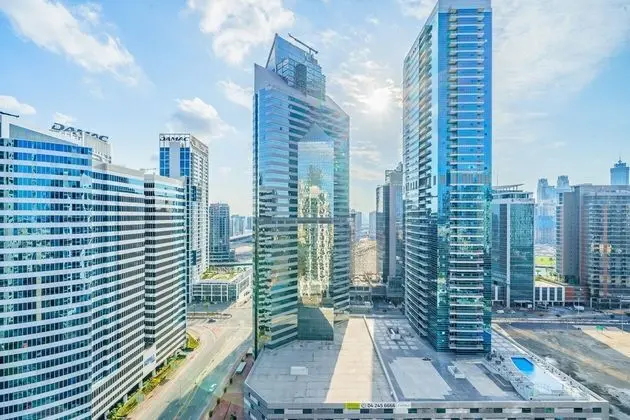Monty - Downtown Stylish Condo With Beautiful City Views