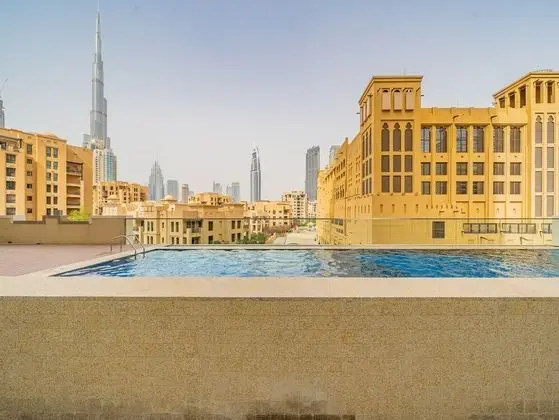 Monty - Downtown Stylish Condo With Beautiful City Views - Havuz