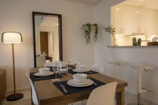 Monty - Elegant Apt With Balcony Minutes from Burj Khalifa - Yerinde Yemek