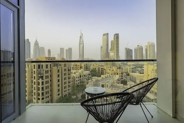 Monty - Nouveau Art Deco 3BR with Burj & Canal Views