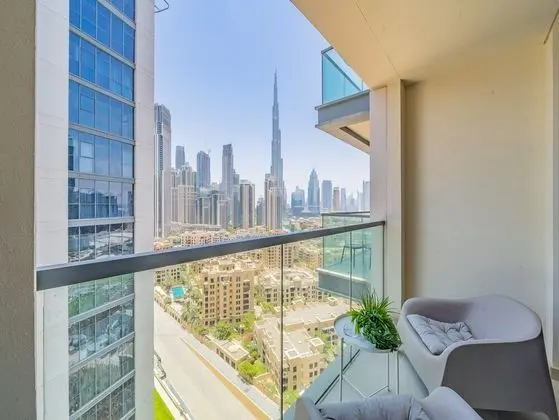 Monty - Serene & Modern Apartment With Burj Khalifa View