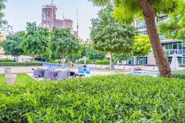 Monty - Stylish Apartment with Partial Burj Khalifa View - Havuz