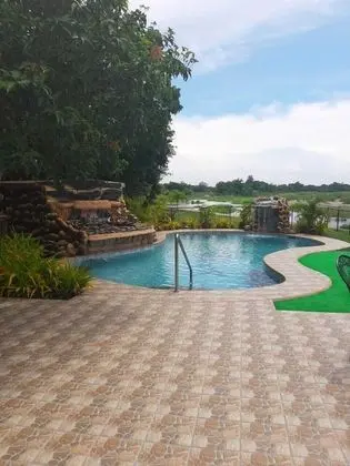 Monty's Riverside View Resort by Cocotel - Havuz