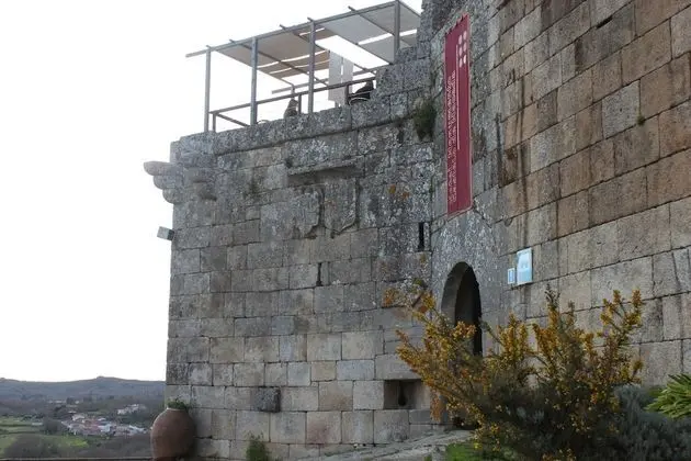 Monumento Castelo de Maceda - 1