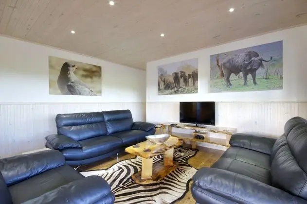 Monzi Safari Lodge