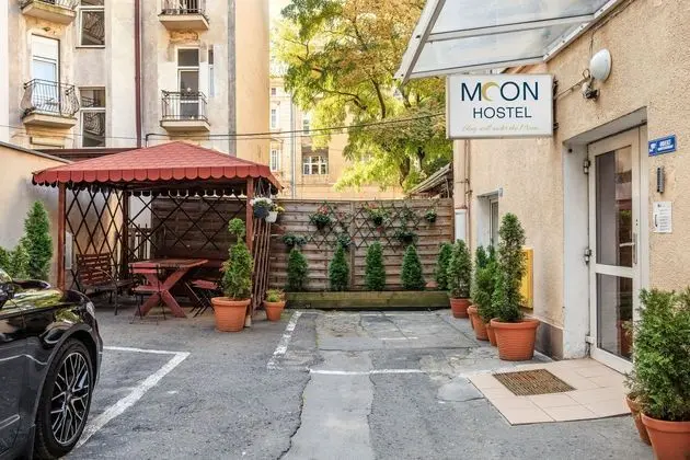 MOON HOSTEL - Dış Mekan