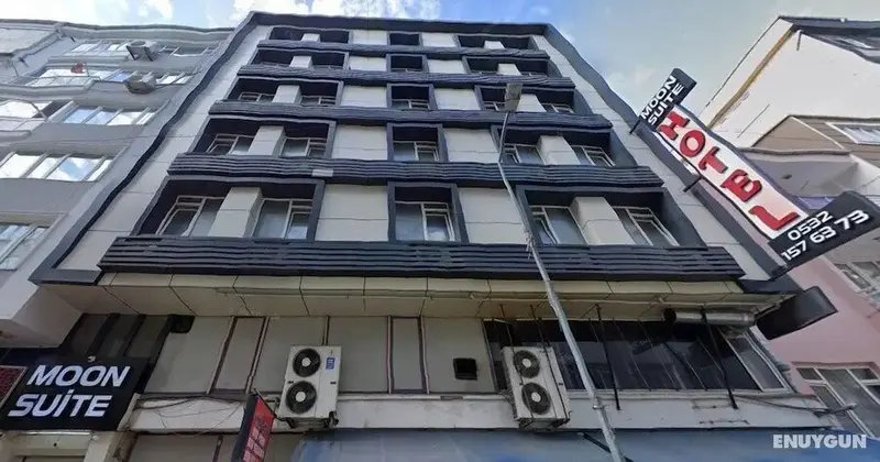 Moon Suit Hotel