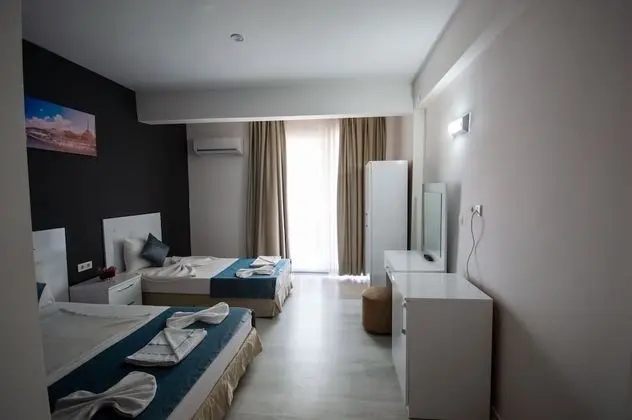 Moonbow Beach Hotel - Oda