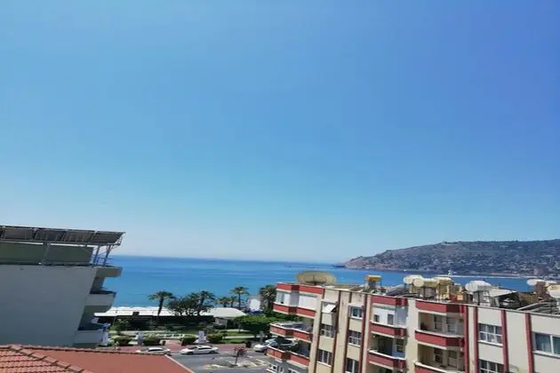 Moonbow Beach Hotel - Plaj