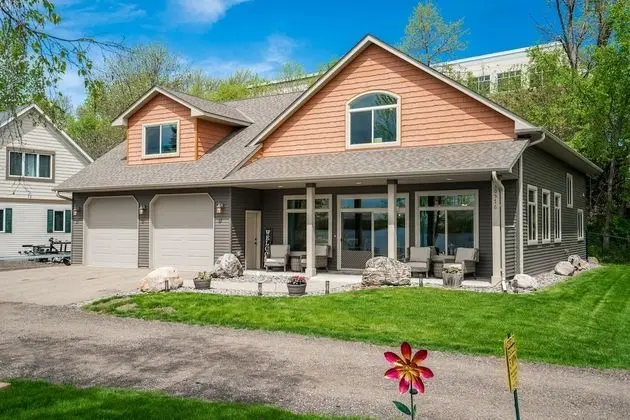 Moonlight Cove - Lakeside Lodge