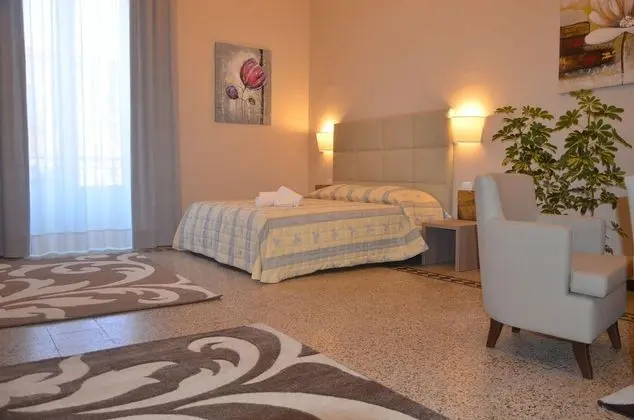 Moonlight Hotel & Suites