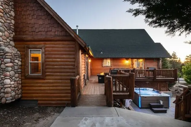 Moonridge by Avantstay Cozy Big Bear Cabin w/ Hot Tub, Game Room & Large Balcony