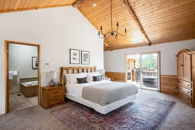 Moonridge by Avantstay Cozy Big Bear Cabin w/ Hot Tub, Game Room & Large Balcony - İç Mekan