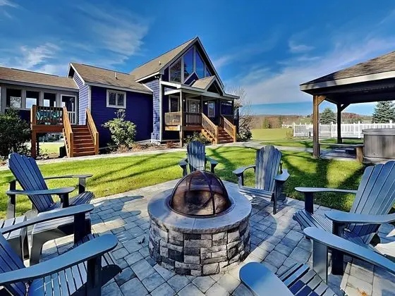 Moonrise Retreat - Öne Çıkan Resim
