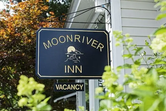 Moonriver Inn - 1