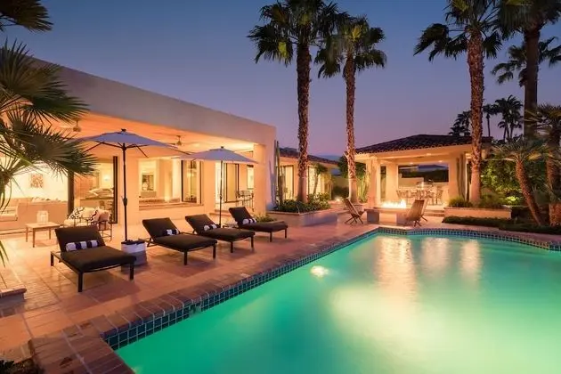 Moonshine by Avantstay Modern & Stylish Estate w/ Bar, Fire Pit & Hot Tub Lic-064816, 5 bd