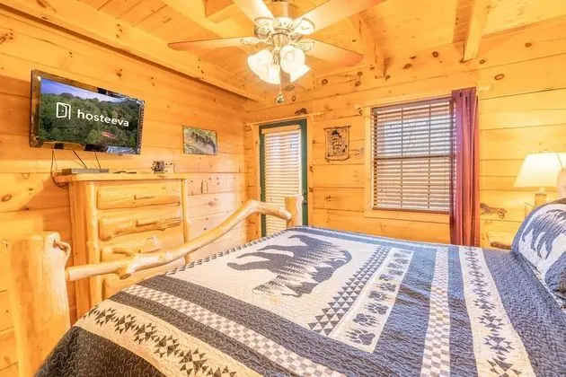 Moonshine Ridge Cabin with Hot Tub and Fire Pit - Oda