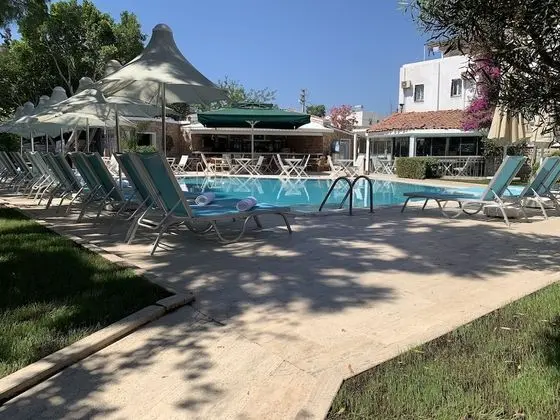 Moonshine Hotel & Suites - Havuz
