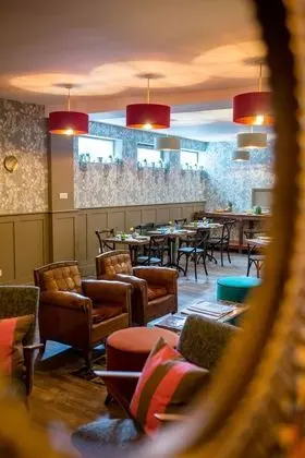 Moore House - Bar