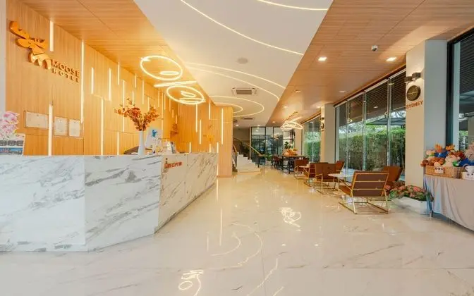 Moose Hotel - Lobi