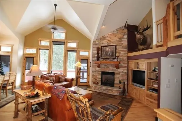 Moose Meadow Retreat Private Home with Hot Tub