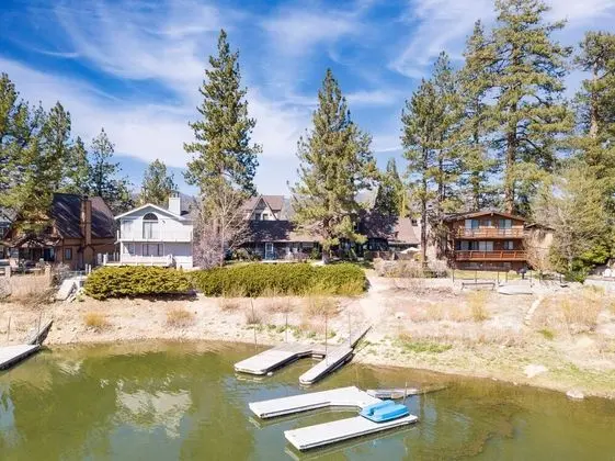 Moosehead by Avantstay Lakefront Cabin w/ Pool Table, Bar and Lake Access! - İç Mekan