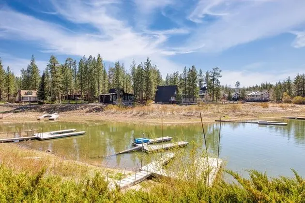 Moosehead by Avantstay Lakefront Cabin w/ Pool Table, Bar and Lake Access! - İç Mekan