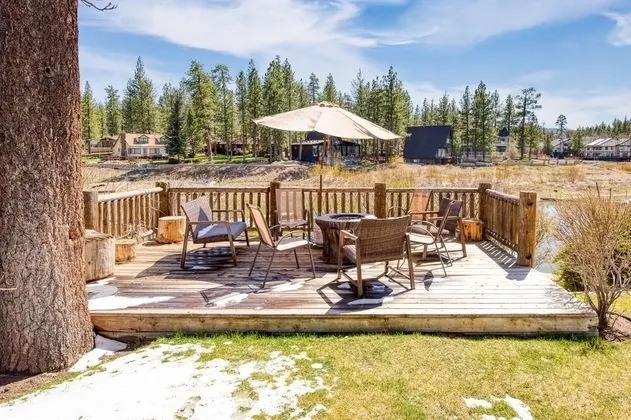 Moosehead by Avantstay Lakefront Cabin w/ Pool Table, Bar and Lake Access! - İç Mekan