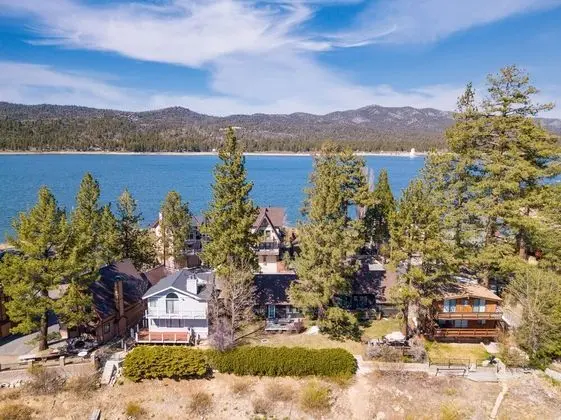 Moosehead by Avantstay Lakefront Cabin w/ Pool Table, Bar and Lake Access! - İç Mekan