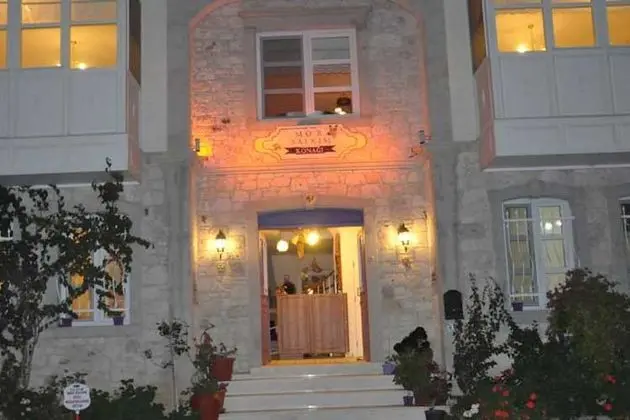 Mor Salkım Konağı