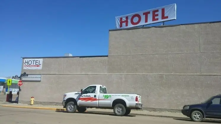 Morinville Plaza & Suites