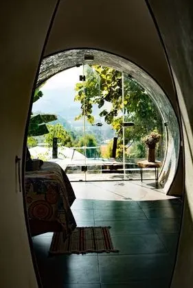 The Mothership - Hostel - Oda
