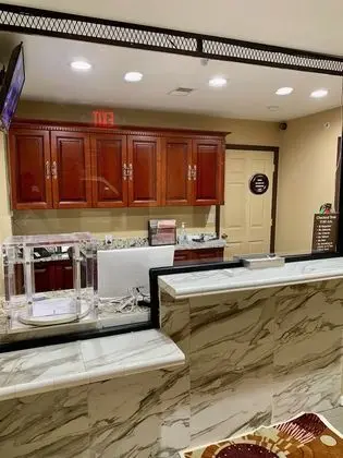 Motor City Inn & Suites - Lobi
