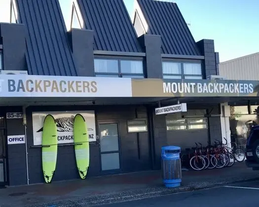 MOUNT BACKPACKERS