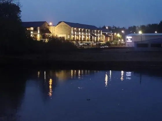 Mount Errigal Hotel Conference & Leisure Centre - Dış Mekan