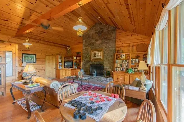 Mount Mitchell Eco Retreat - Lobi