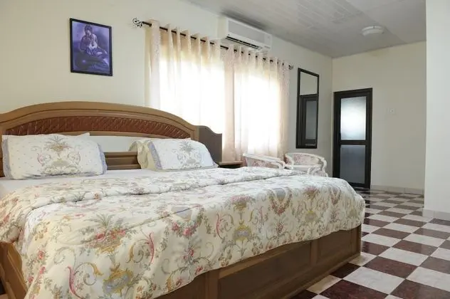 Mount Pleasant Inns & Apartment