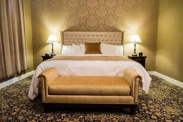 THE MOUNT VERNON GRAND