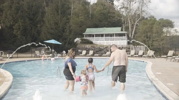 Mountain Lake Lodge - Havuz