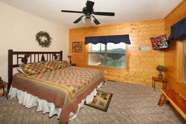 Mountain Shadow Lodge - Six Bedroom Cabin - Oda