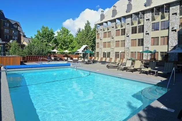 Mountain Side Hotel Whistler by Executive - Havuz