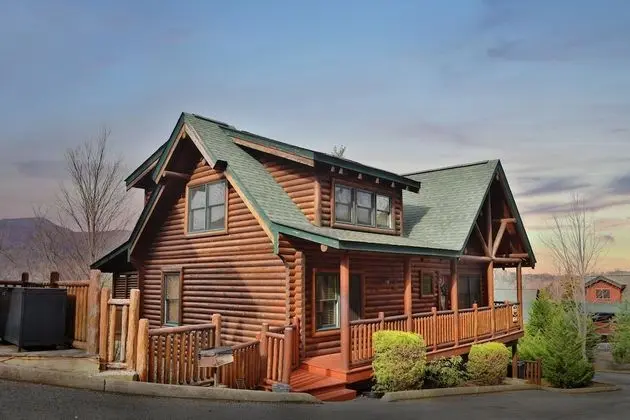 Mountain Sunrise - Five Bedroom Cabin