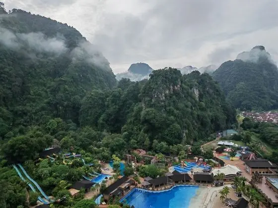 Mountain & Theme Park Views' Cozy Suite