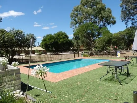 Mountain View Motor Inn & Holiday Lodges - Havuz