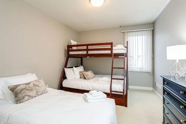 Mountain Walk Condos - Oda