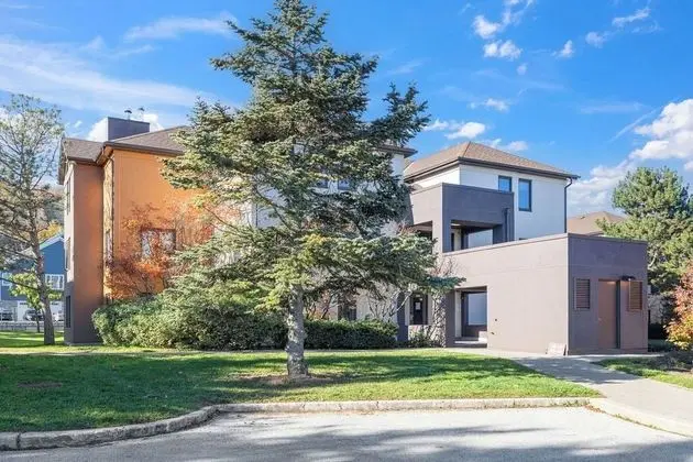 Mountain Walk Condos - Öne Çıkan Resim
